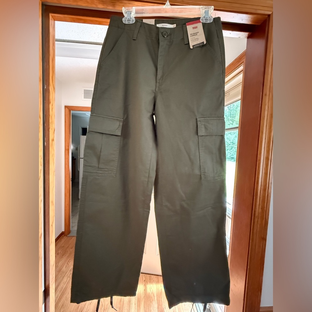 Levi's Women's Olive ‘94 Baggy Cargo Pants 3 pairs make an offer - Picture 2 of 6